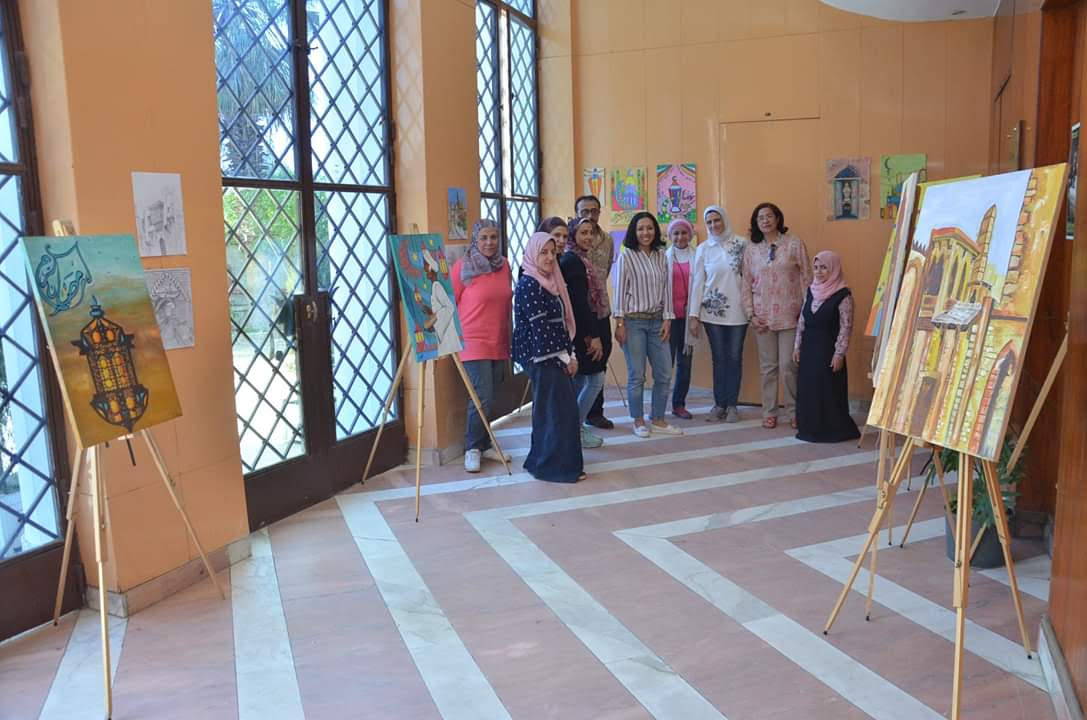 مكتبة مصر الجديدة تحتفل بختام دورات الرسم بمعرض رمضانيات
